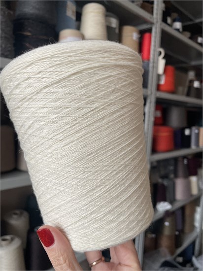 CLASSIC (ECRU) 70%Меринос 30%Кашемир 1500м/100гр Молочный BOT_4664