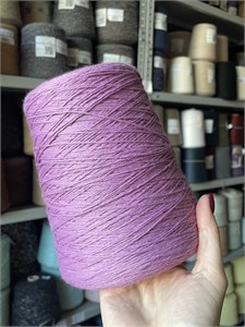 {{photo.Alt || photo.Description || 'Сиреневая бобинная пряжа Compact Loro Piana хлопок (100%)'}}