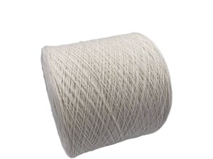 {{photo.Alt || photo.Description || 'Белая бобинная пряжа Cashmere Tricot Filati кашемир (100%)'}}