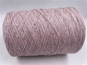 {{photo.Alt || photo.Description || 'Розовая пряжа в бобинах Divino GG Filati кашемир (70%) шелк (30%) + пайетки'}}