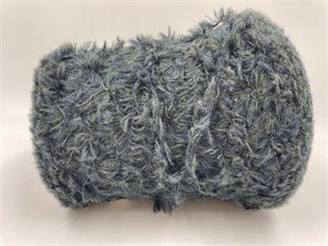 {{photo.Alt || photo.Description || 'Зеленая пряжа в бобинах Pellicciotta Lana Seta меринос (86%) шелк (4%) па (10%)'}}