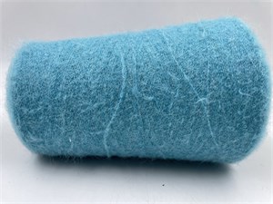 {{photo.Alt || photo.Description || 'Голубая бобинная пряжа Soriano альпака (45%) меринос (20%) па (35%)'}}