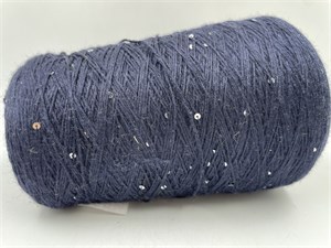 {{photo.Alt || photo.Description || 'Синяя бобинная пряжа Royal Loro Piana кашемир (67%) шелк (29%) пл (4%) + пайетки'}}
