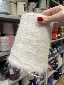 {{photo.Alt || photo.Description || 'Пряжа на бобине Piura 55% альпака 13% меринос  27% нейлон 5% эластан 1150м/100 экрю'}}