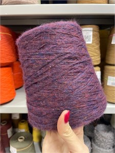 {{photo.Alt || photo.Description || 'Фиолетовая бобинная пряжа Cash Tweed кашемир (62%) хлопок (22%) па (16%)'}}