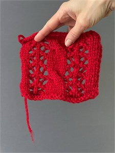 Красная бобинная пряжа Hobbit Pecci Filati меринос (90%) па (10%) 3167