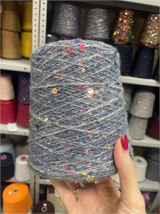 {{photo.Alt || photo.Description || 'Серо-голубая пряжа с пайетками SPECCHIO GG Filati Меринос (60%) Шелк (25%) Полиамид (15%)'}}