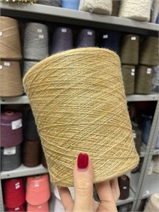 {{photo.Alt || photo.Description || 'Желтая бобинная пряжа Barbados Pura Lana Меринос (70%) Лен (30%) меланж'}}