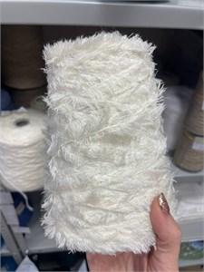 {{photo.Alt || photo.Description || 'Белая бобинная пряжа Pelliccetta Real Chic меринос (54%) хлопок (30%) па (10%)'}}