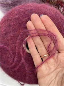 {{photo.Alt || photo.Description || 'SIOUX 60% беби альпака 25% Меринос 15% Полиамид 450 бордовый'}}