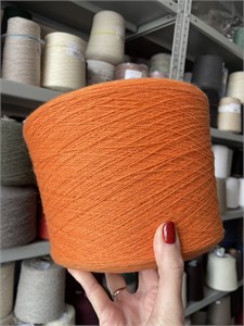 {{photo.Alt || photo.Description || 'Dalan  90% меринос 10% кашемир 1350м/100 мандарин'}}