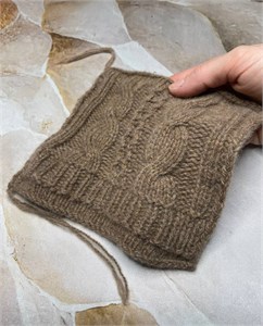 {{photo.Alt || photo.Description || 'KIRMAN 90% меринос 10% кашемир 700м/100г коричневый'}}