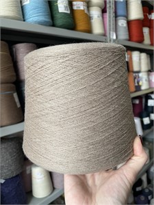 {{photo.Alt || photo.Description || 'HENRY 55% Меринос 30% Кашемир 15% Шелк 1800м/100г Бежевый'}}